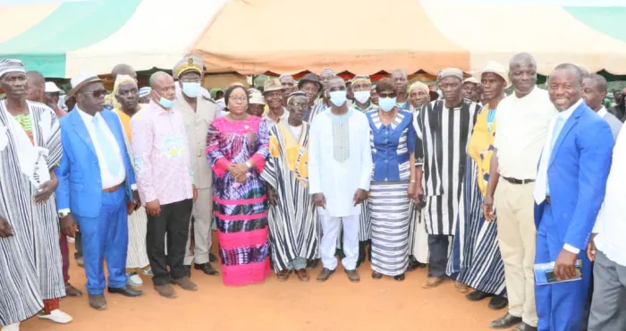 developpement-et-soutien-au-chef-de-letat-le-general-vagondo-diomande-au-corps-a-corps-avec-ses-parents-de-kabakouma-et-blagouin